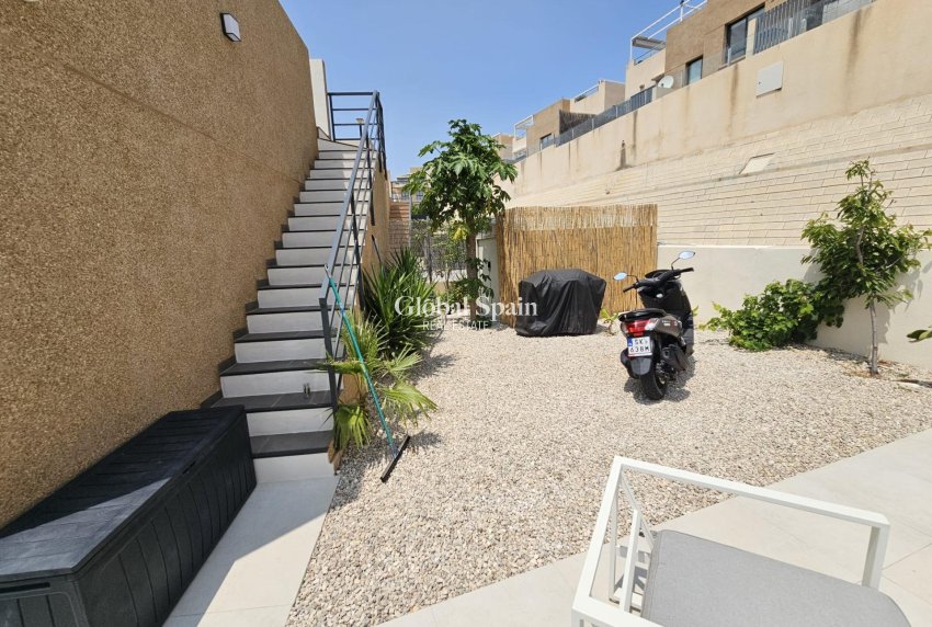 Resale - VILLA -
ORIHUELA COSTA - La Regia