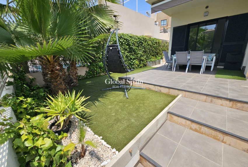 Resale - VILLA -
ORIHUELA COSTA - La Regia