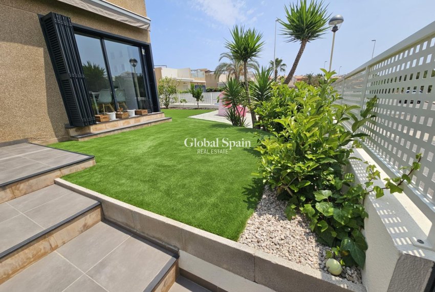 Resale - VILLA -
ORIHUELA COSTA - La Regia