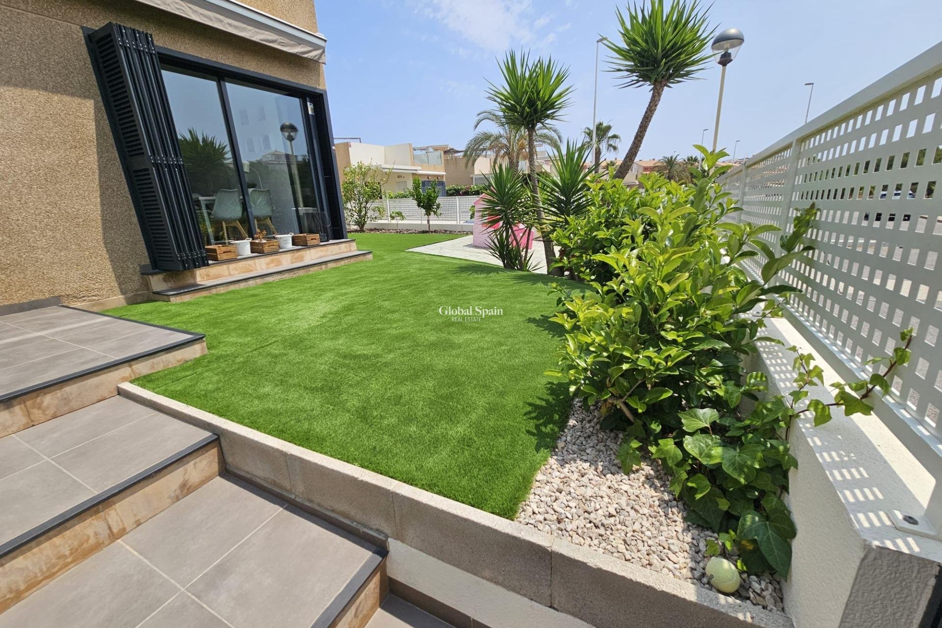 Resale - VILLA -
ORIHUELA COSTA - La Regia