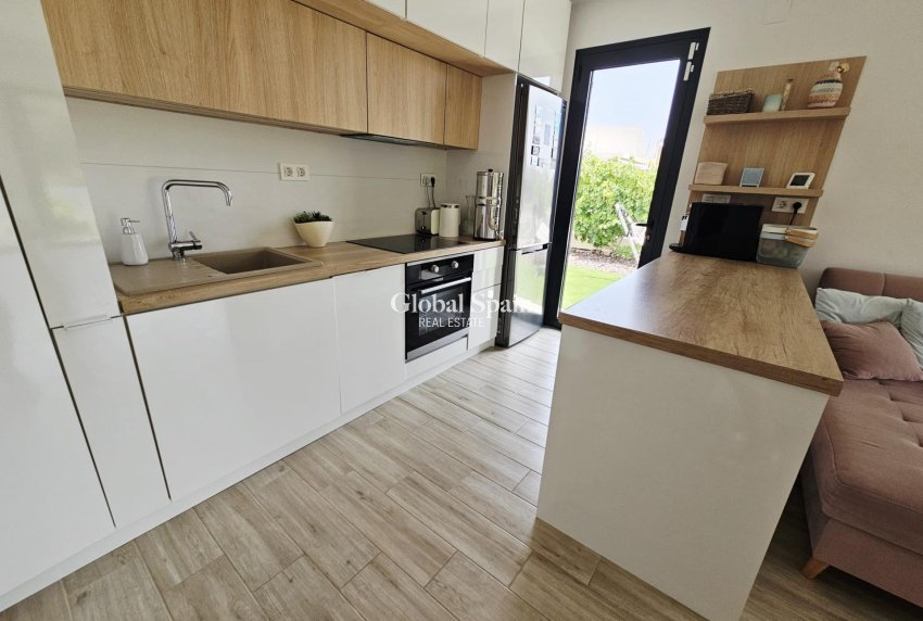 Resale - VILLA -
ORIHUELA COSTA - La Regia