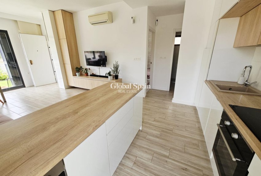 Resale - VILLA -
ORIHUELA COSTA - La Regia