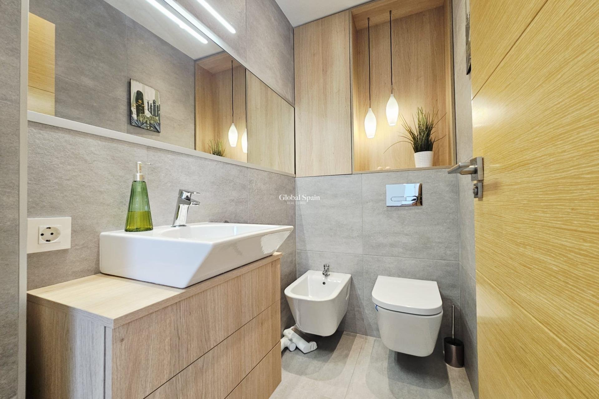 Resale - VILLA -
ORIHUELA COSTA - La Regia