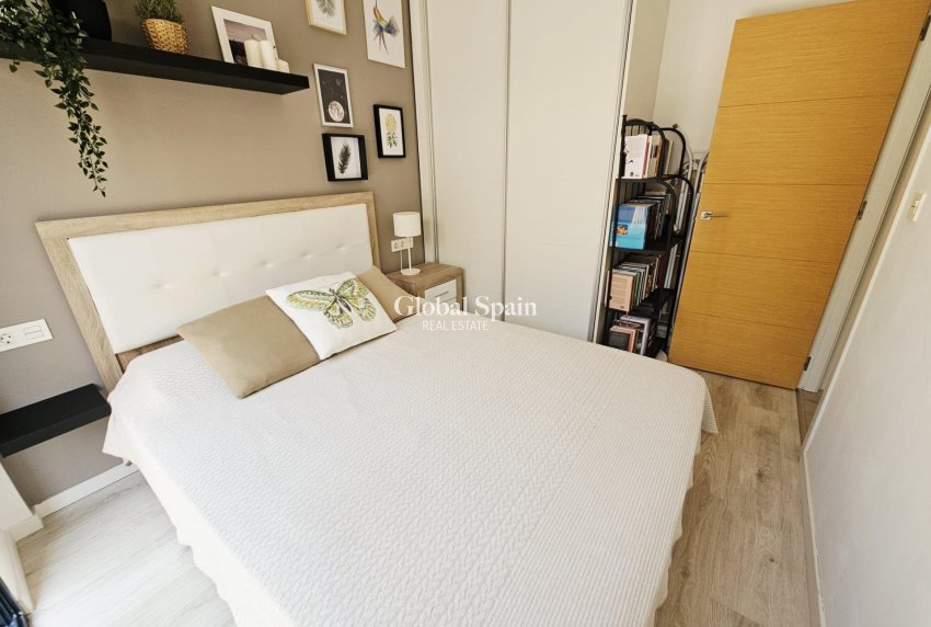 Resale - VILLA -
ORIHUELA COSTA - La Regia