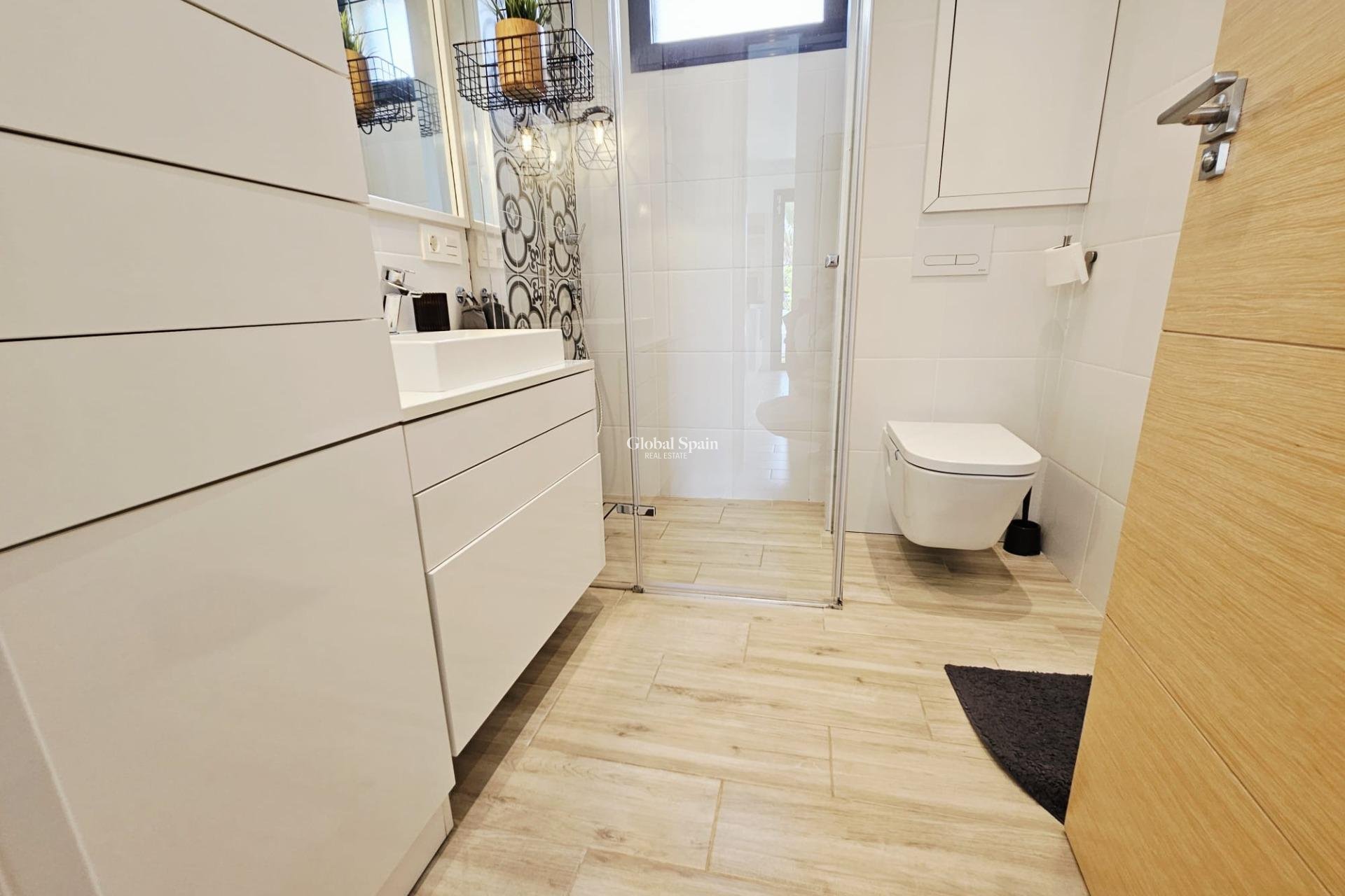 Resale - VILLA -
ORIHUELA COSTA - La Regia