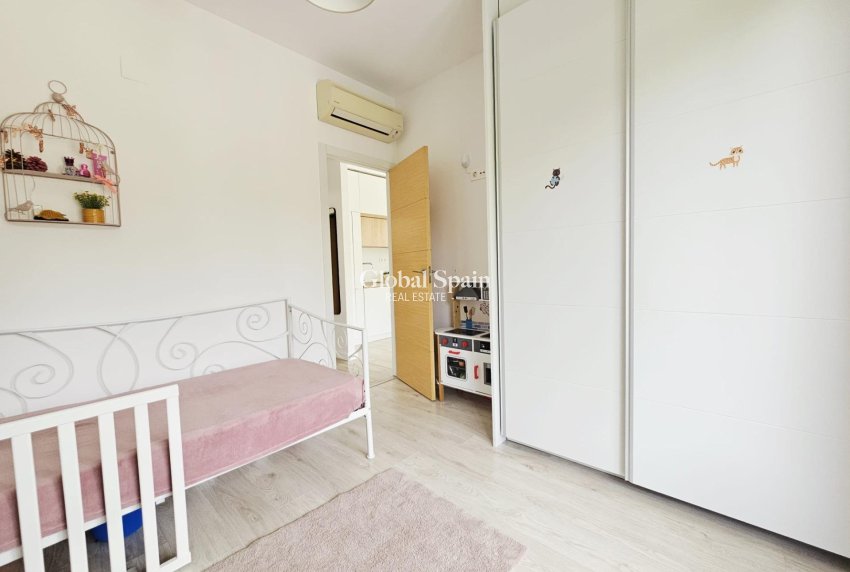 Resale - VILLA -
ORIHUELA COSTA - La Regia