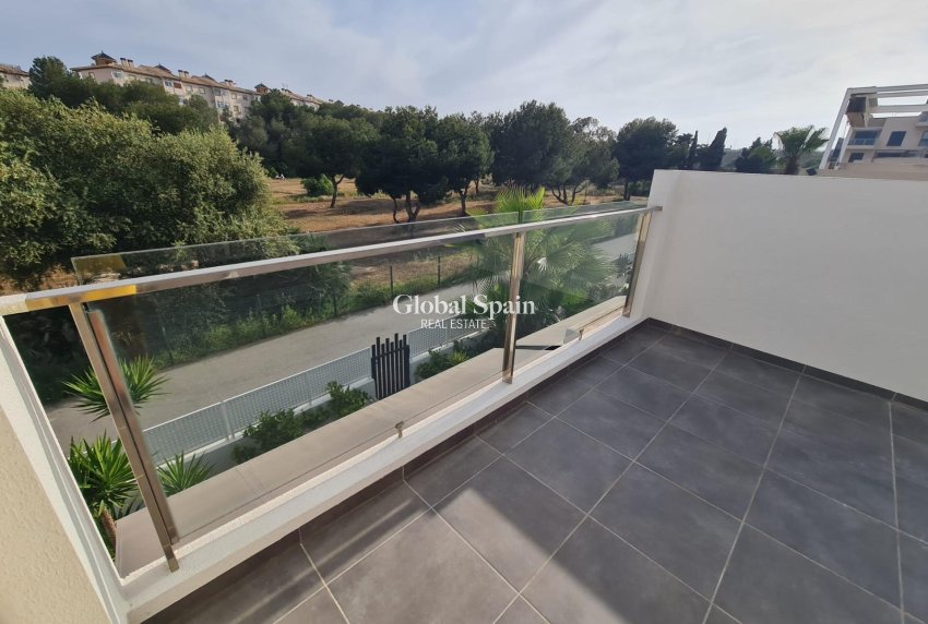 Resale - VILLA -
ORIHUELA COSTA - La Regia