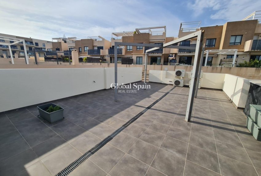 Resale - VILLA -
ORIHUELA COSTA - La Regia