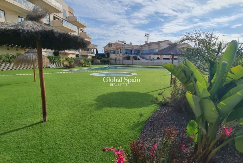 Resale - VILLA -
ORIHUELA COSTA - La Regia