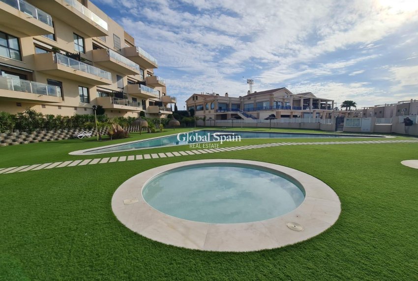 Resale - VILLA -
ORIHUELA COSTA - La Regia