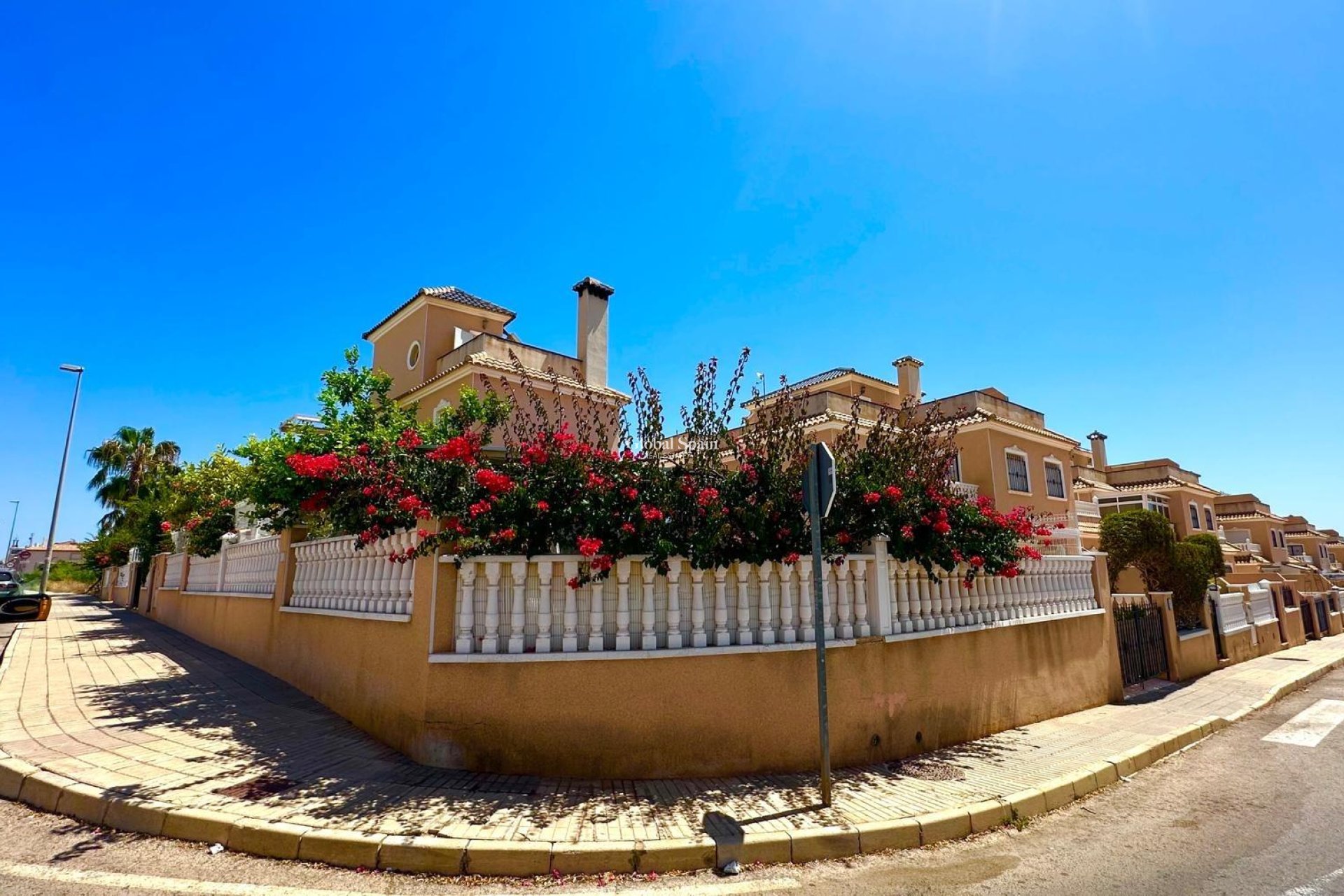 Resale - VILLA -
ORIHUELA COSTA - La Regia