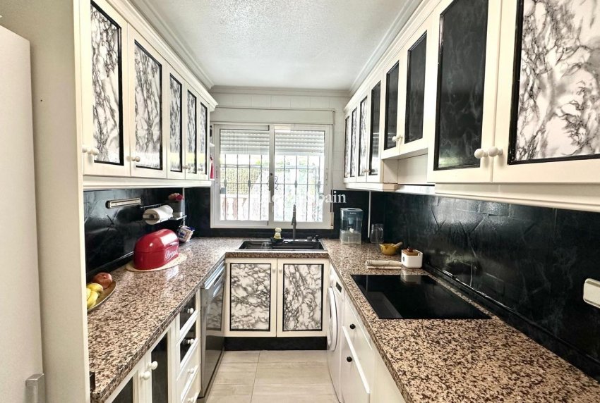 Resale - VILLA -
ORIHUELA COSTA - La Regia