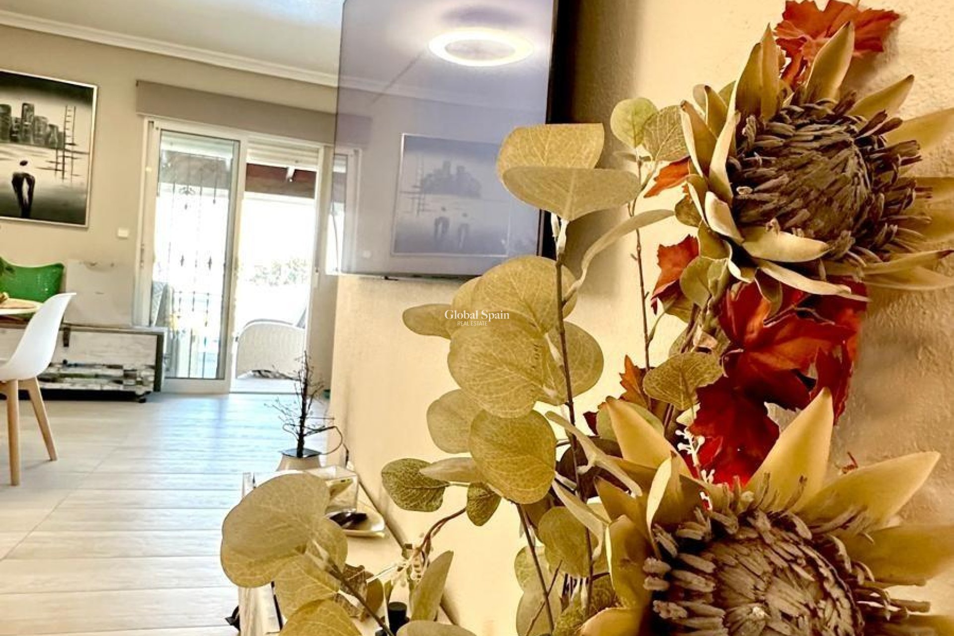 Resale - VILLA -
ORIHUELA COSTA - La Regia