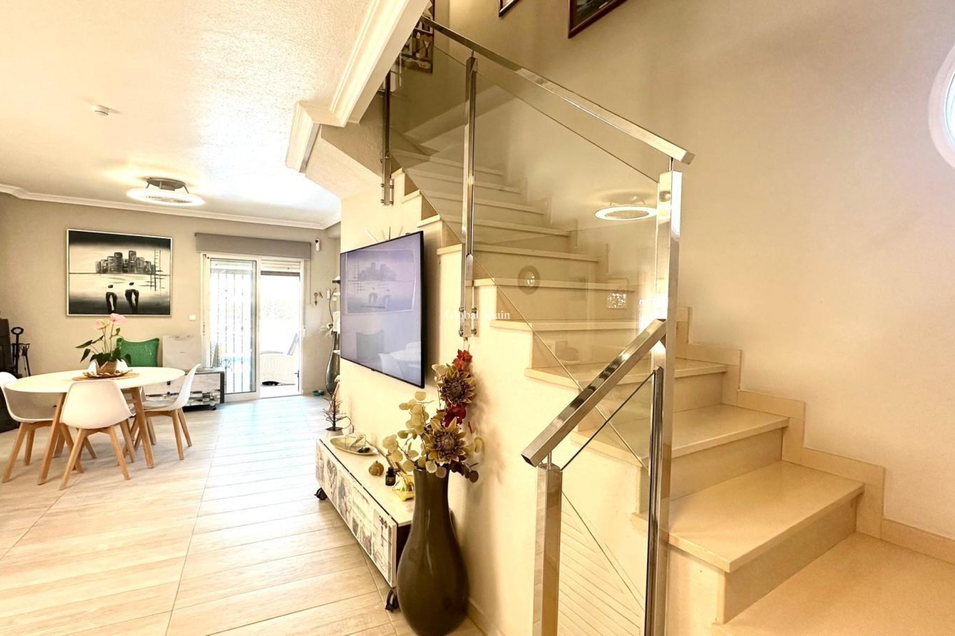 Resale - VILLA -
ORIHUELA COSTA - La Regia