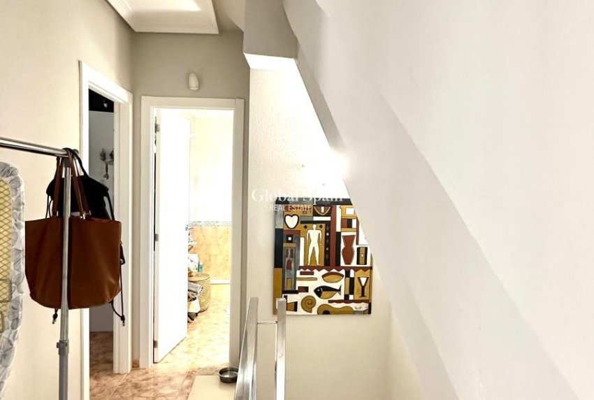 Resale - VILLA -
ORIHUELA COSTA - La Regia