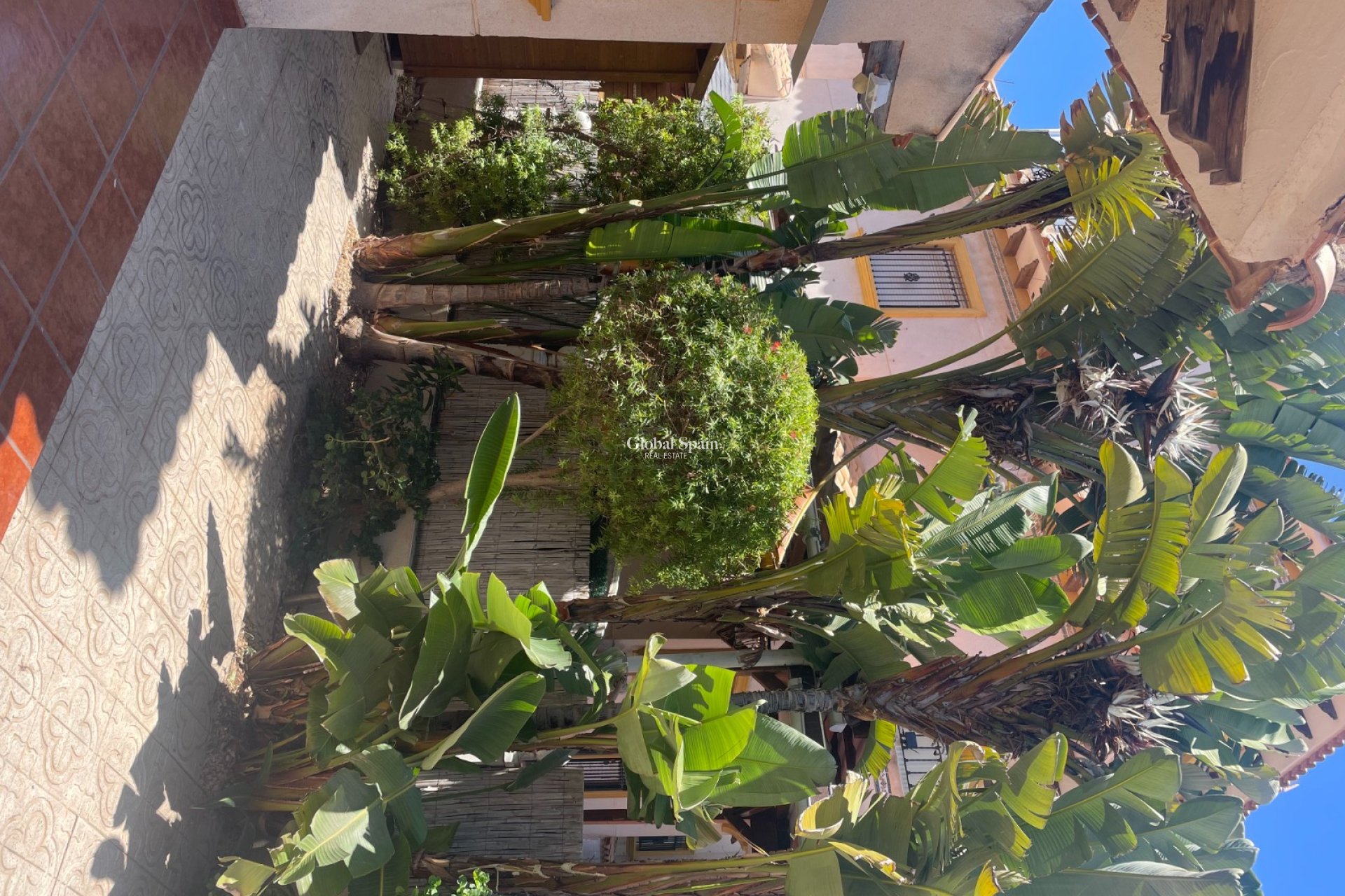 Resale - VILLA -
ORIHUELA COSTA - La Regia
