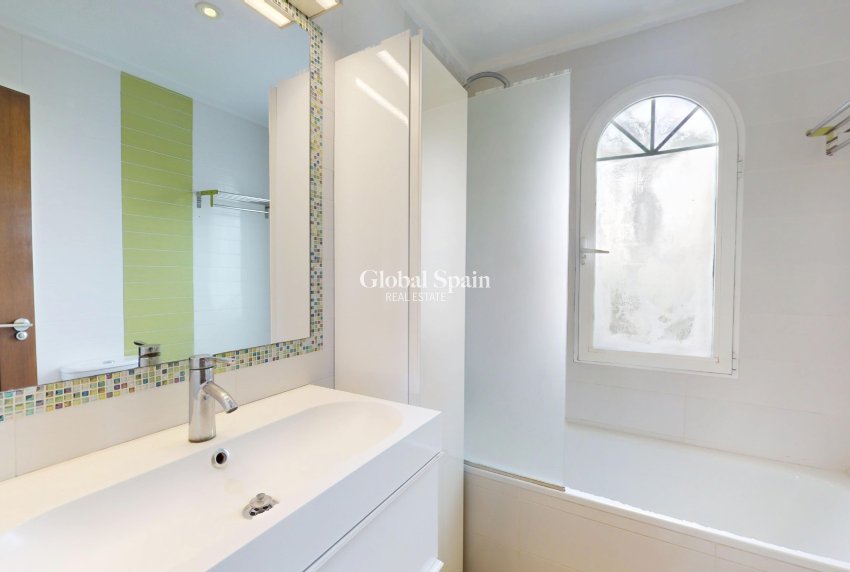 Resale - Villa -
ORIHUELA COSTA - La Zenia