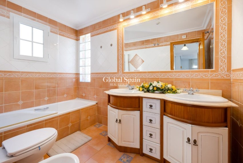 Resale - Villa -
ORIHUELA COSTA - La Zenia