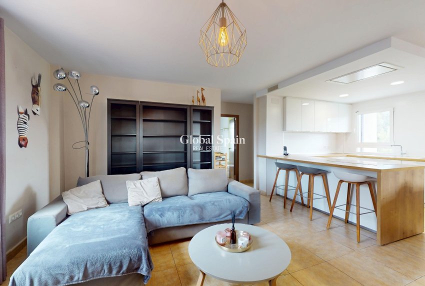 Resale - VILLA -
ORIHUELA COSTA - La Zenia