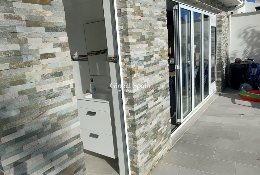 Resale - VILLA -
ORIHUELA COSTA - La Zenia