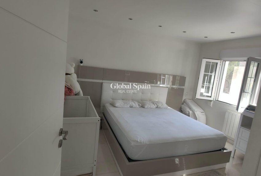 Resale - VILLA -
ORIHUELA COSTA - La Zenia