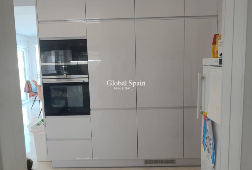 Resale - VILLA -
ORIHUELA COSTA - La Zenia