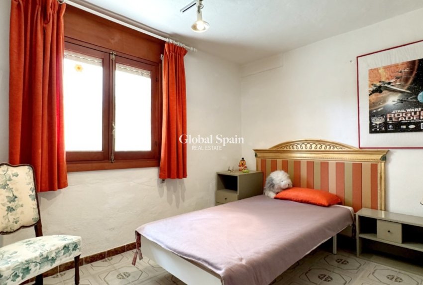 Resale - VILLA -
ORIHUELA COSTA - La Zenia