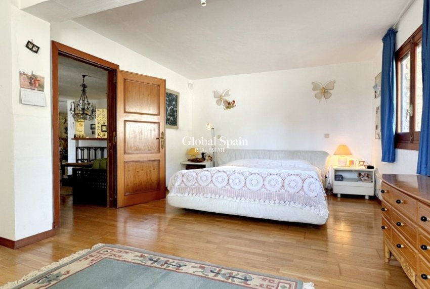 Resale - VILLA -
ORIHUELA COSTA - La Zenia