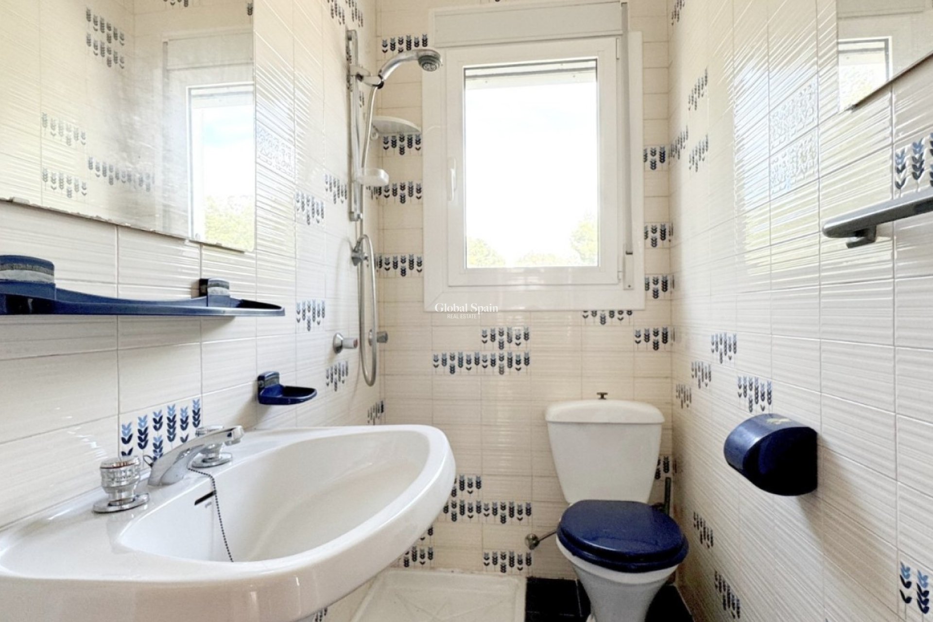 Resale - VILLA -
ORIHUELA COSTA - La Zenia