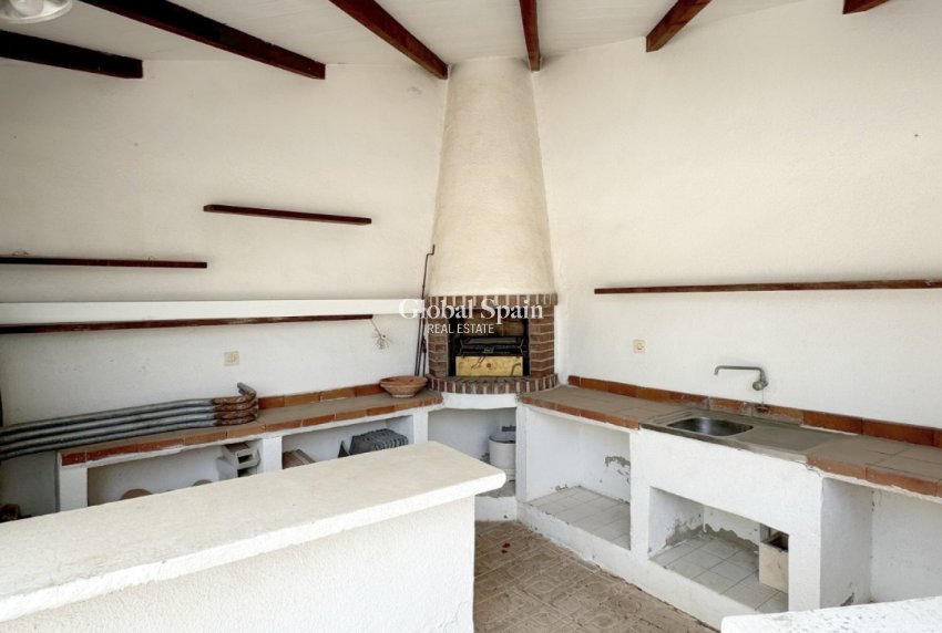 Resale - VILLA -
ORIHUELA COSTA - La Zenia