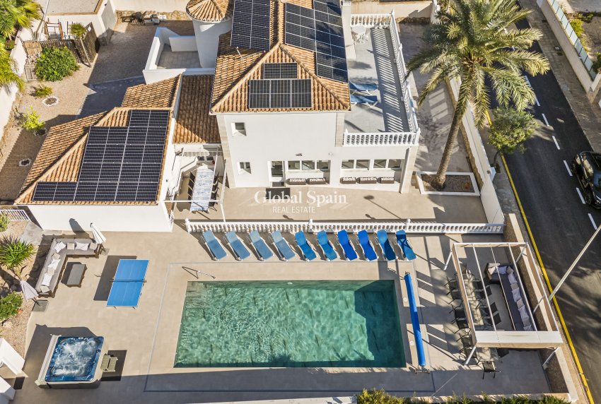 Resale - VILLA -
ORIHUELA COSTA - La Zenia