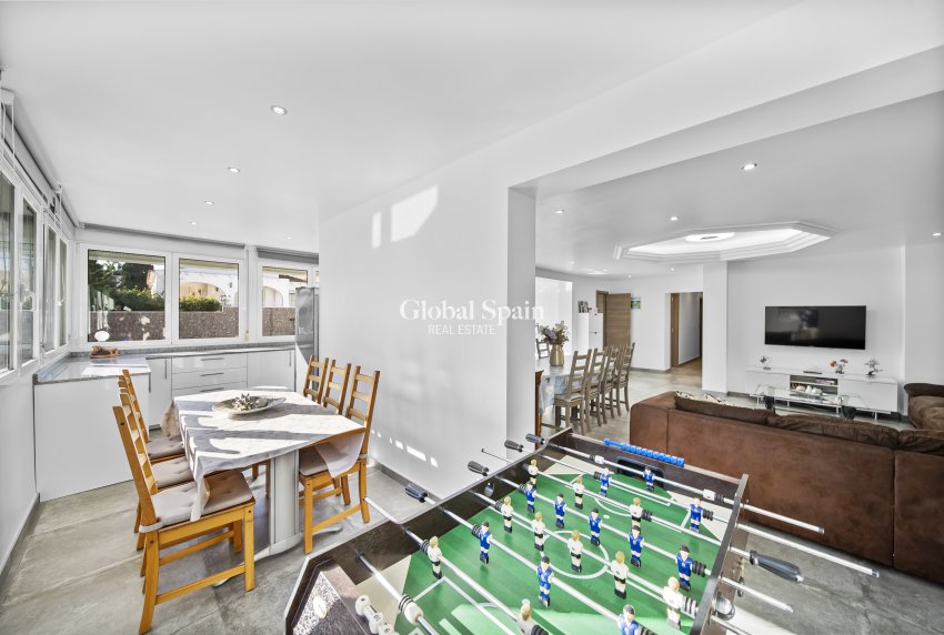 Resale - VILLA -
ORIHUELA COSTA - La Zenia