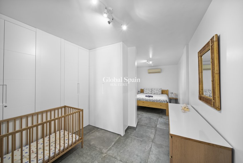 Resale - VILLA -
ORIHUELA COSTA - La Zenia