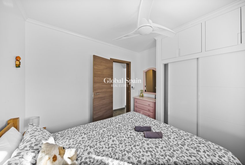 Resale - VILLA -
ORIHUELA COSTA - La Zenia