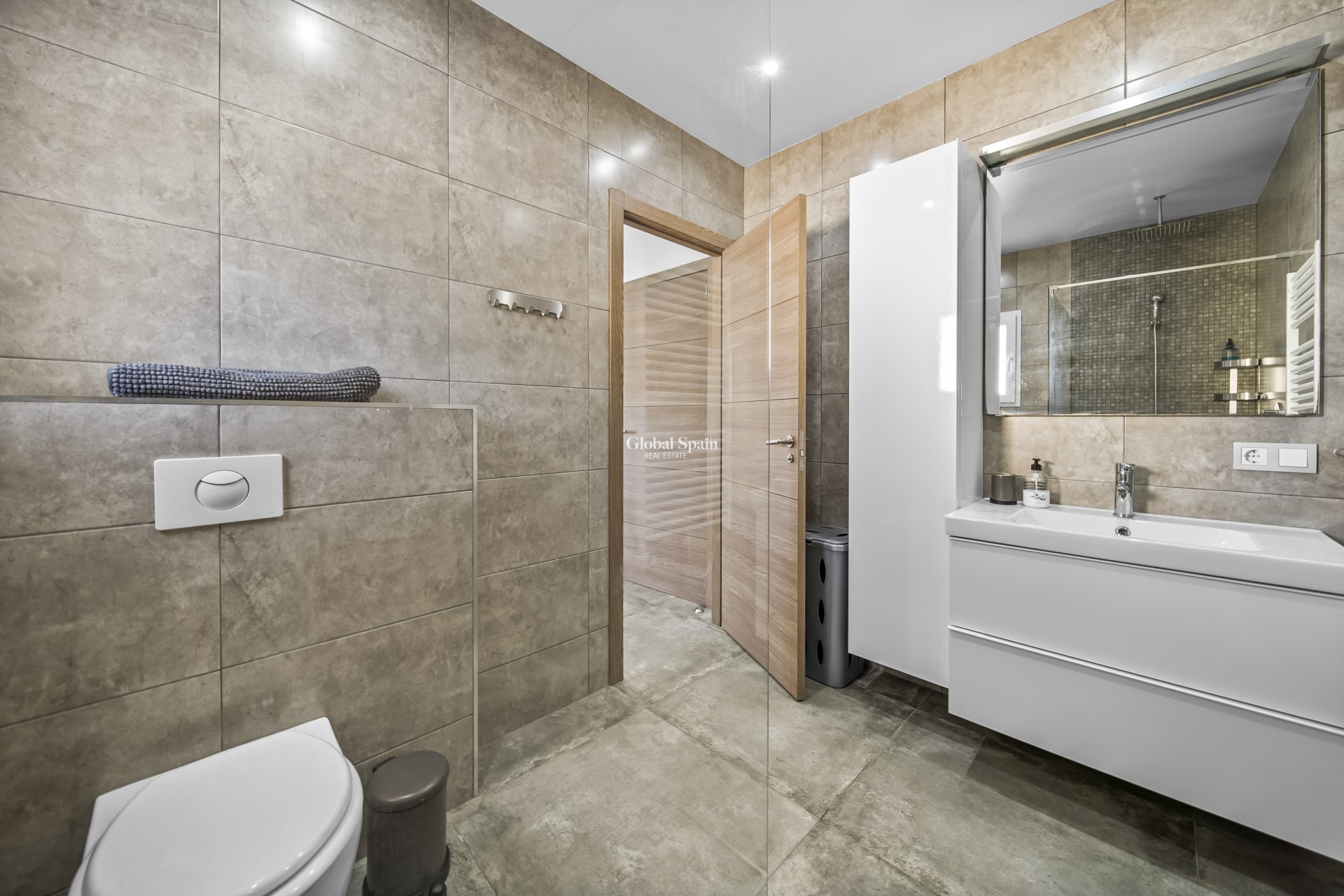 Resale - VILLA -
ORIHUELA COSTA - La Zenia