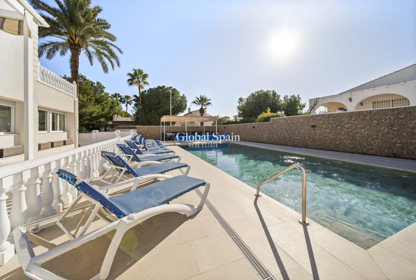 Resale - VILLA -
ORIHUELA COSTA - La Zenia