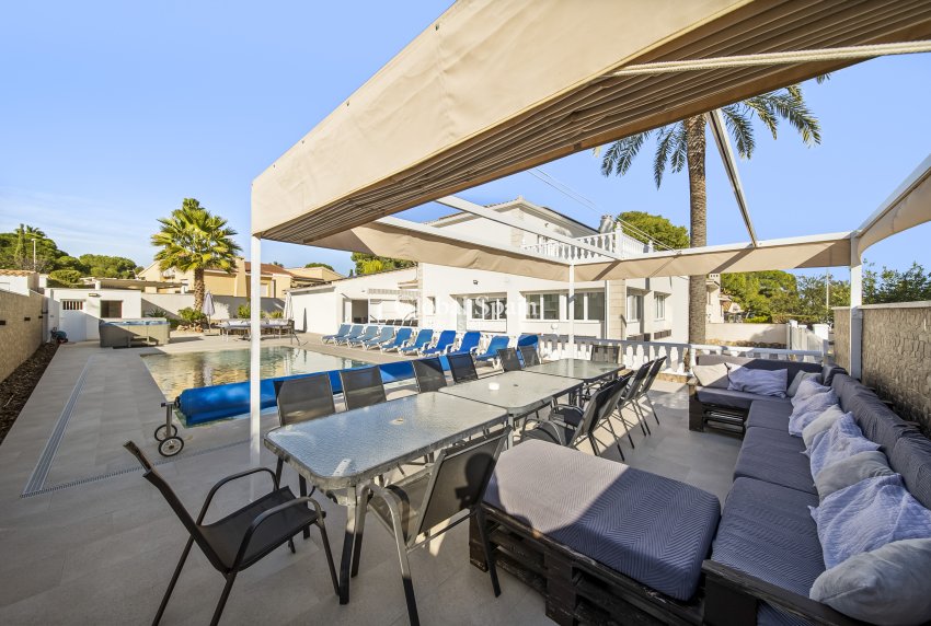 Resale - VILLA -
ORIHUELA COSTA - La Zenia