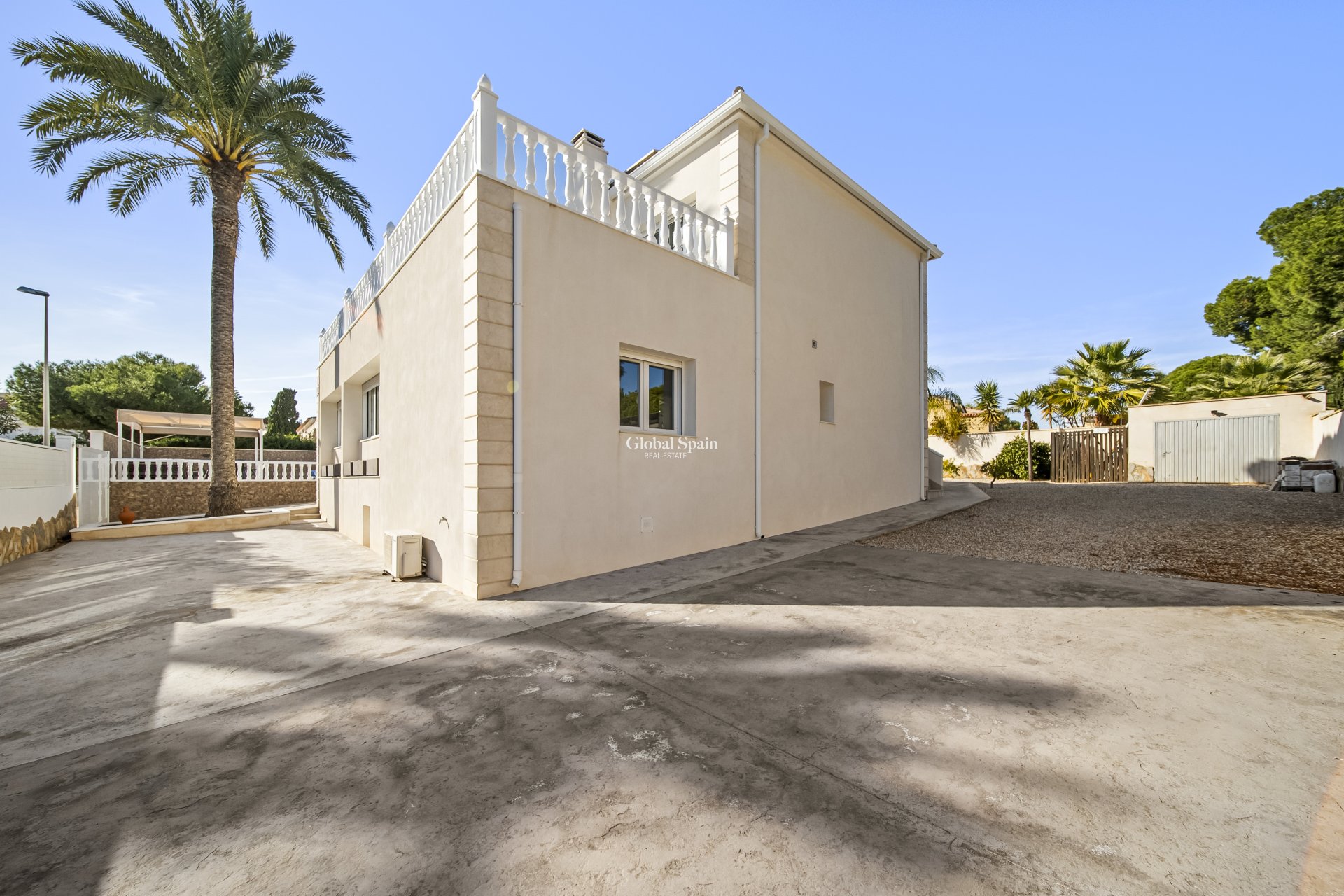 Resale - VILLA -
ORIHUELA COSTA - La Zenia
