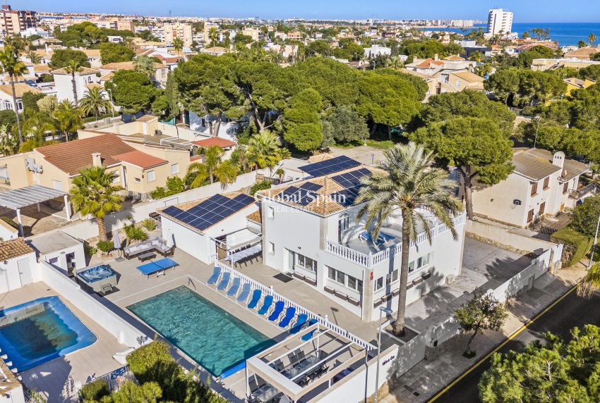 Resale - VILLA -
ORIHUELA COSTA - La Zenia