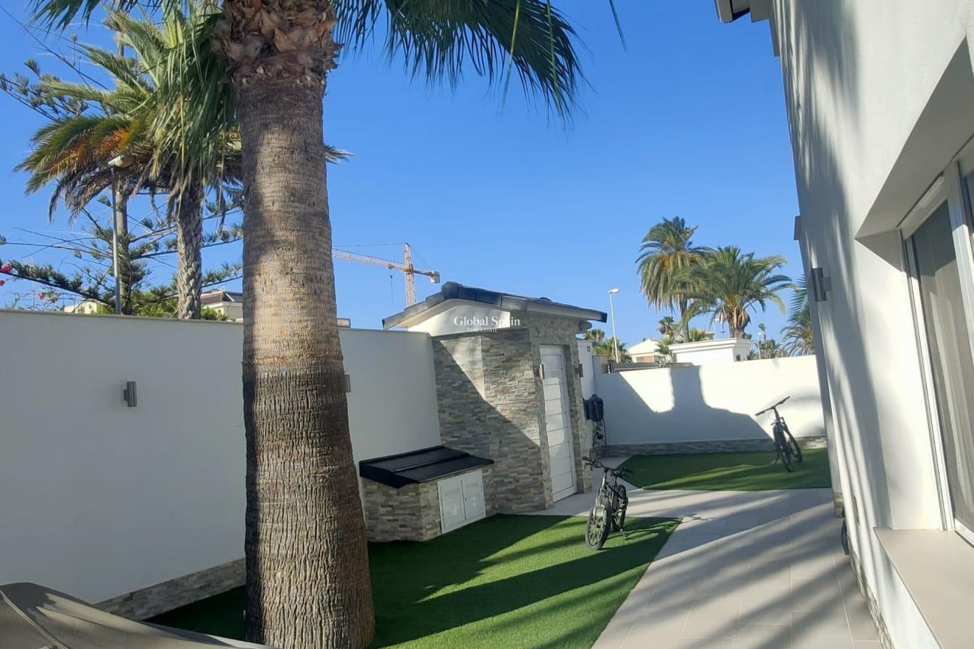 Resale - VILLA -
ORIHUELA COSTA - La Zenia