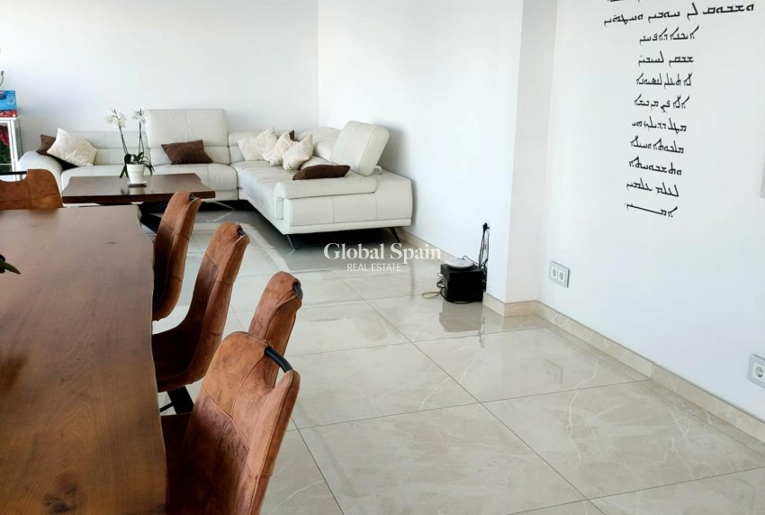 Resale - VILLA -
ORIHUELA COSTA - La Zenia