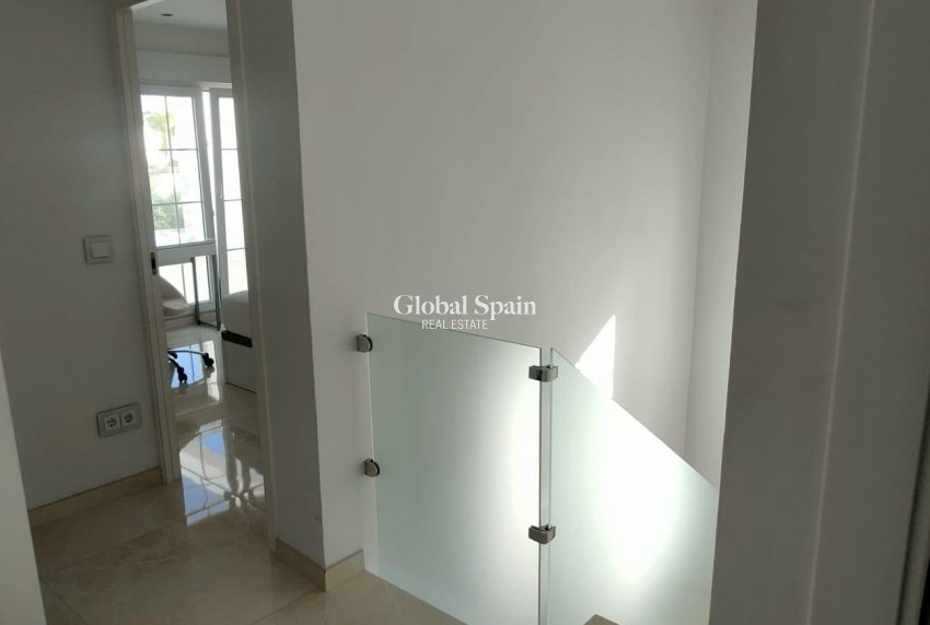 Resale - VILLA -
ORIHUELA COSTA - La Zenia