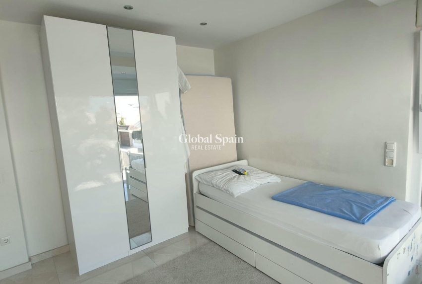 Resale - VILLA -
ORIHUELA COSTA - La Zenia