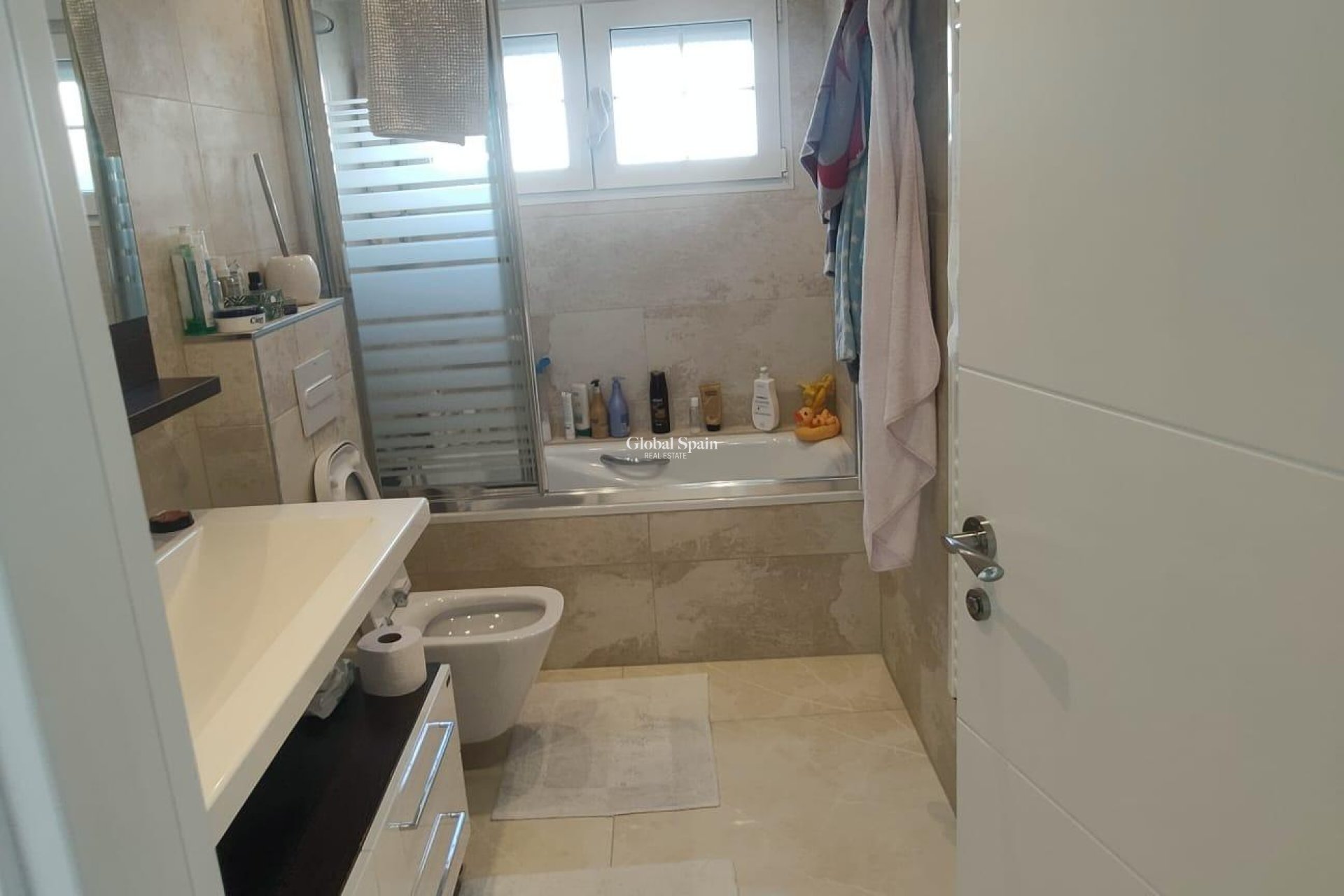 Resale - VILLA -
ORIHUELA COSTA - La Zenia