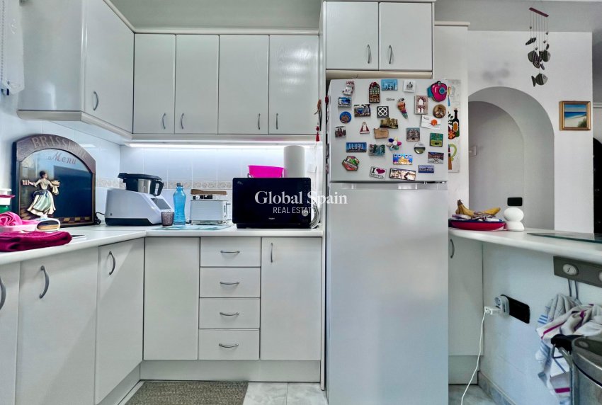 Resale - VILLA -
ORIHUELA COSTA - La Zenia