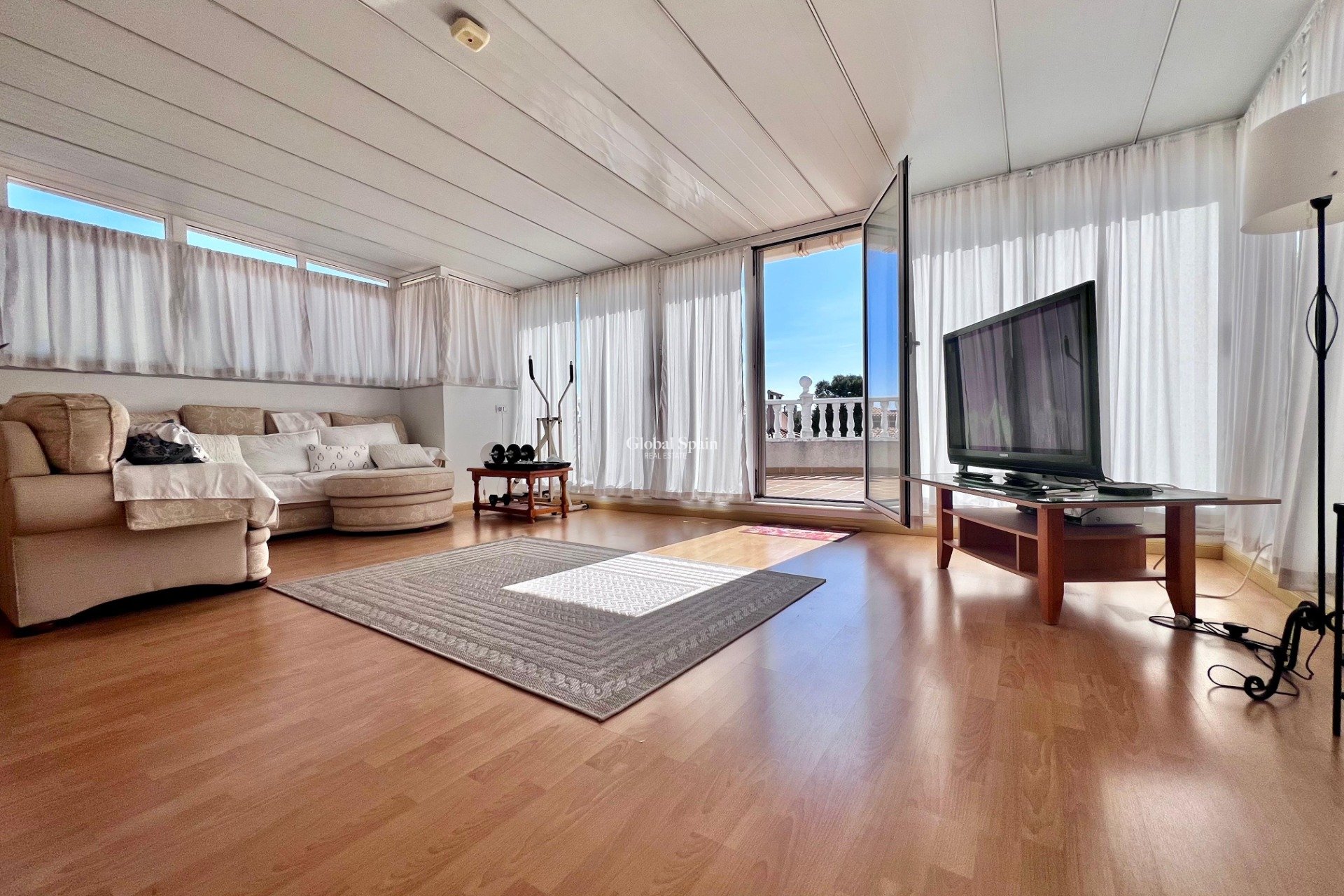 Resale - VILLA -
ORIHUELA COSTA - La Zenia