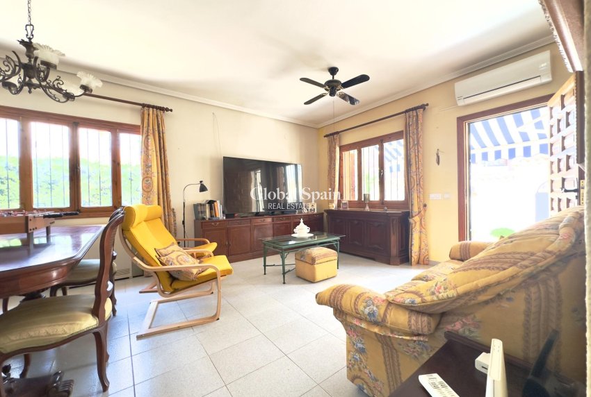 Resale - VILLA -
ORIHUELA COSTA - La Zenia
