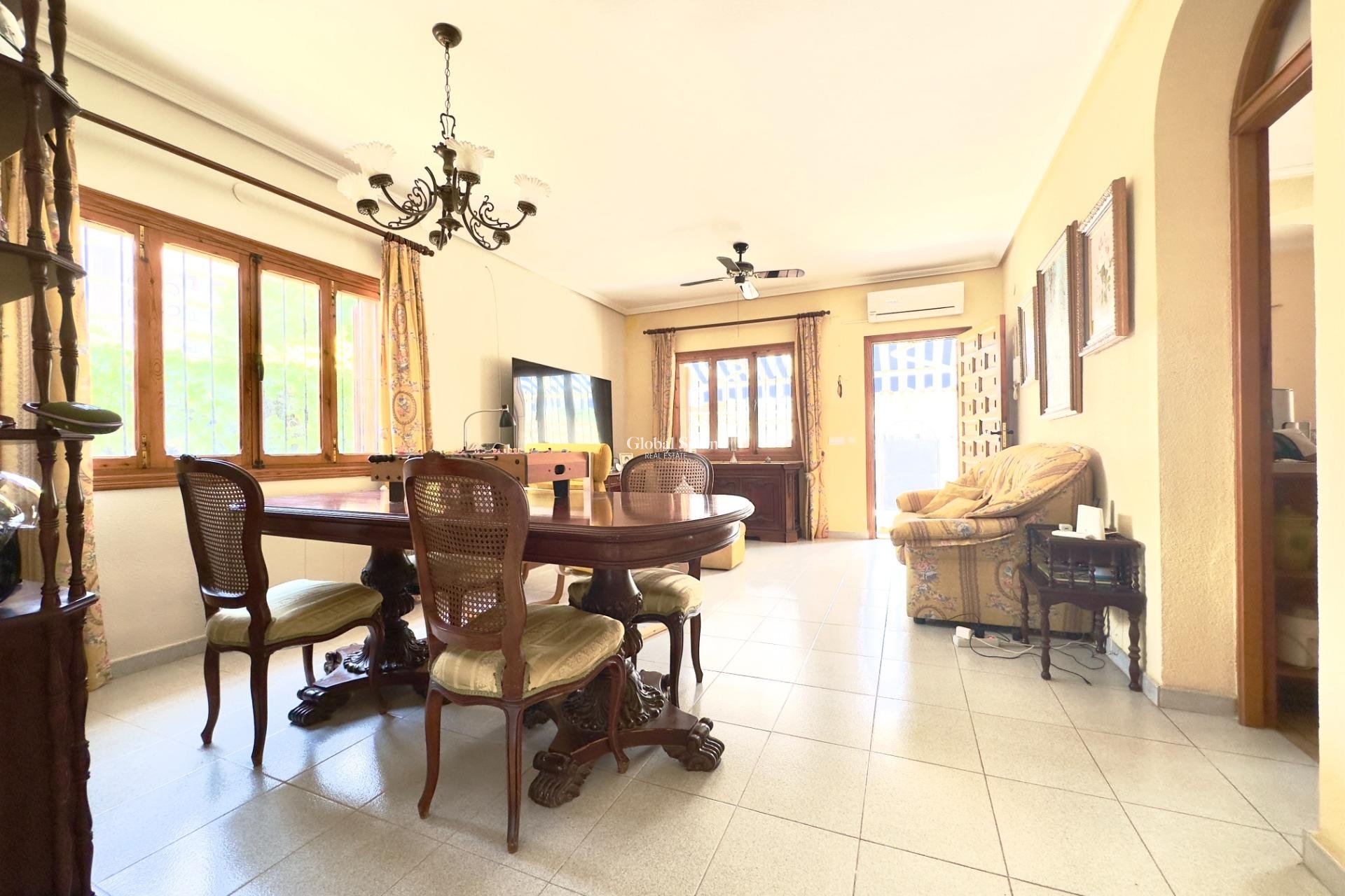 Resale - VILLA -
ORIHUELA COSTA - La Zenia
