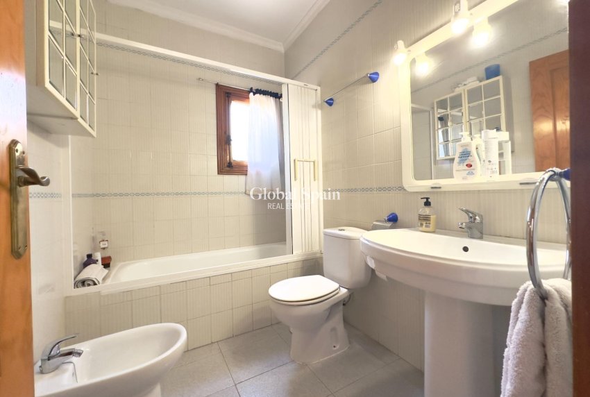 Resale - VILLA -
ORIHUELA COSTA - La Zenia