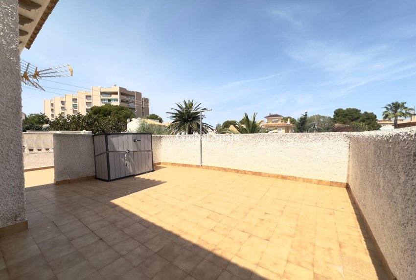 Resale - VILLA -
ORIHUELA COSTA - La Zenia